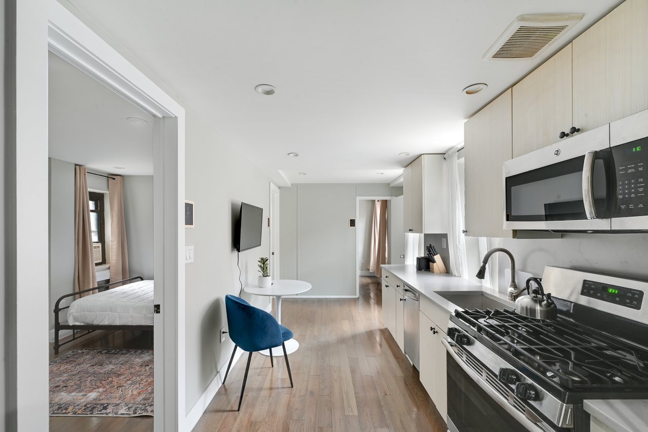 #729: East Village - Queen Bedroom B - 9