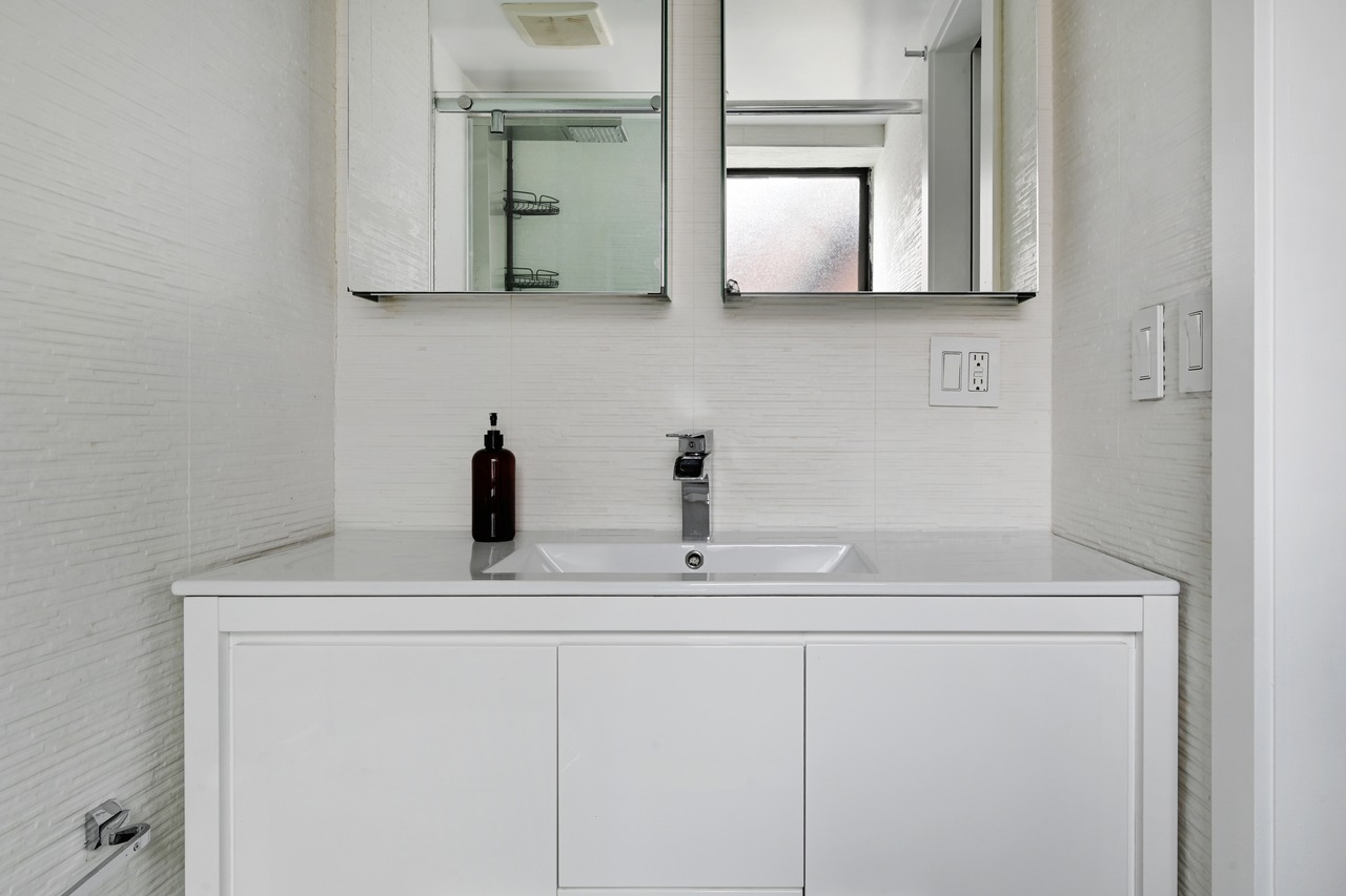  #729: East Village - Queen Bedroom B  -  #729: East Village  - Gallery -  5