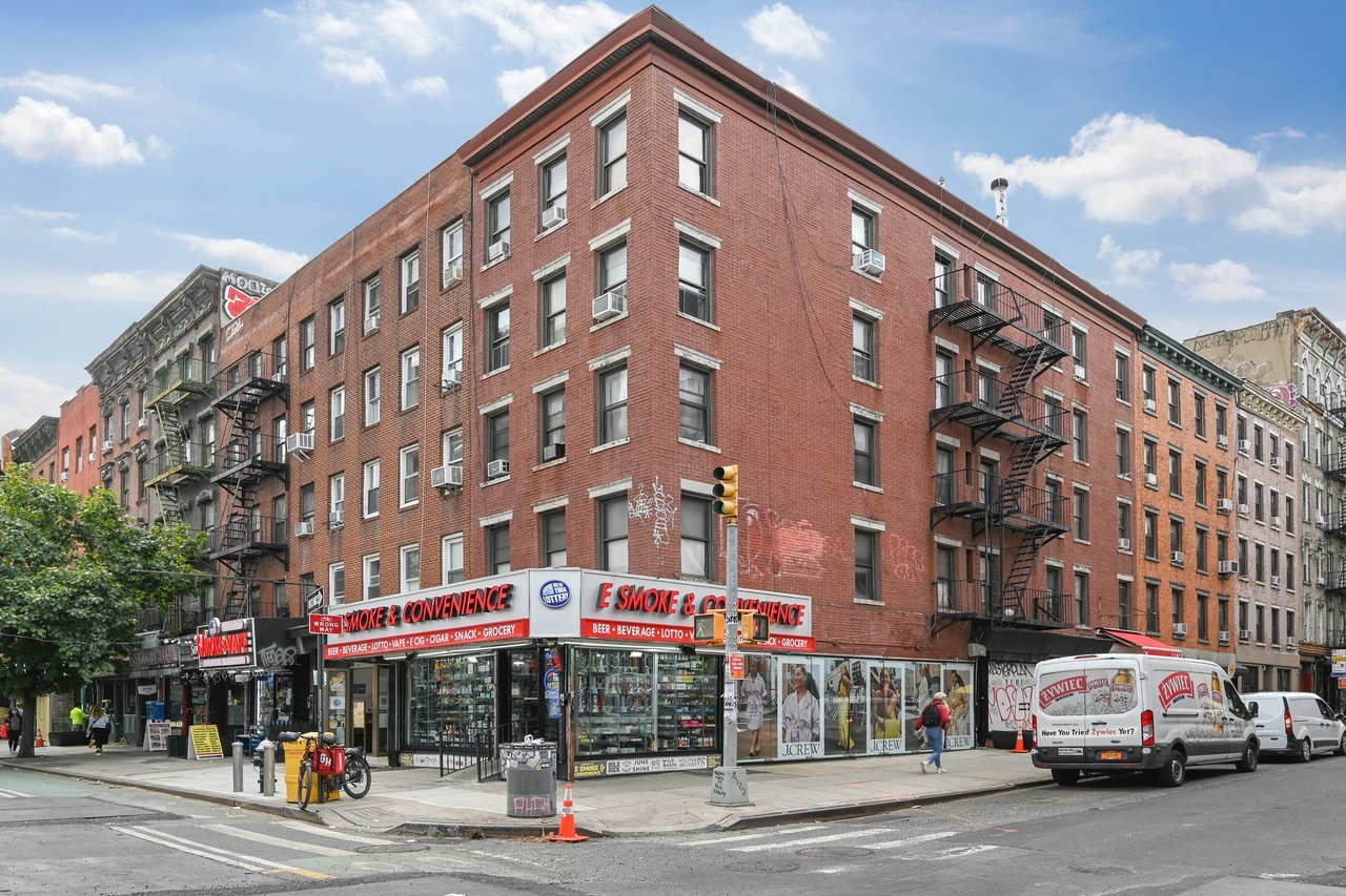  #729: East Village - Full Bedroom A  -  #729: East Village  - Gallery -  13