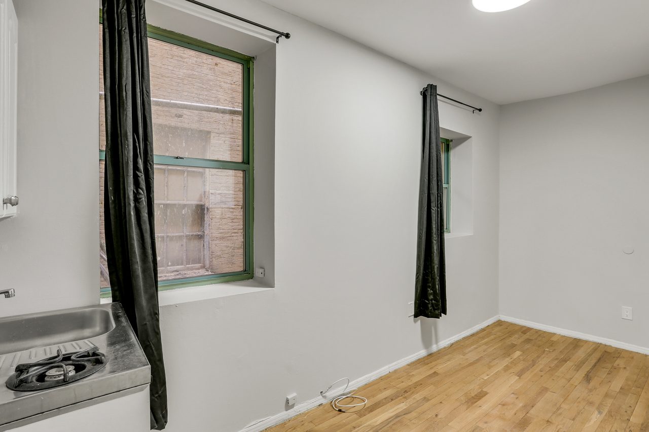 #906: Lincoln Square - Studio (Twin) - #906: Lincoln Square - Gallery - 7