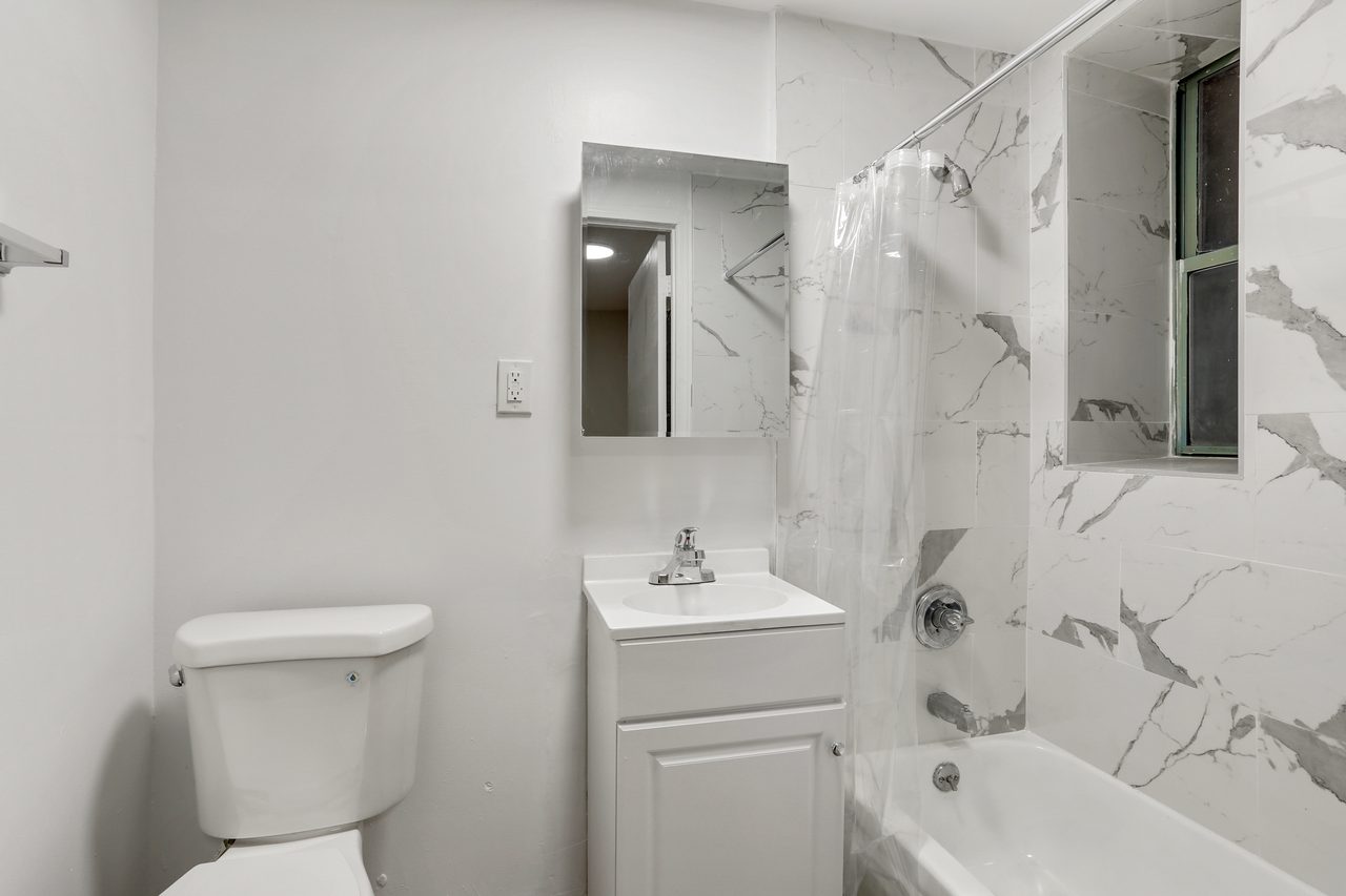  #906: Lincoln Square - Studio (Twin)  -  #906: Lincoln Square  - Gallery -  5