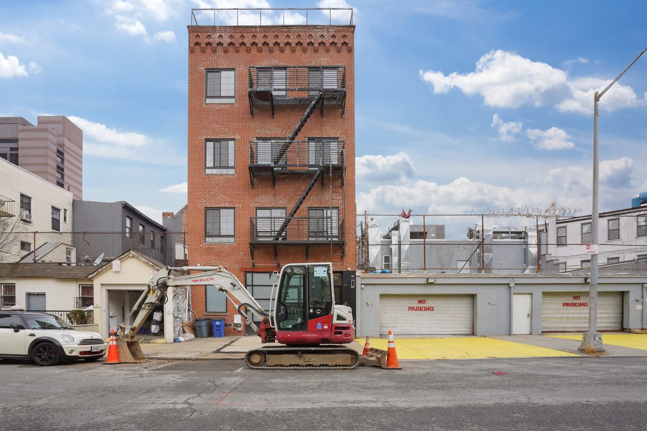 #832: Bedford-Stuyvesant - Full Bedroom D - 13