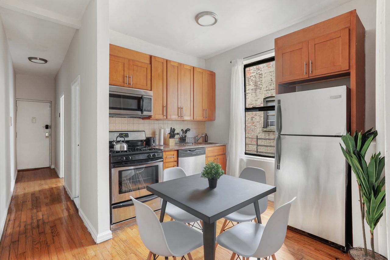 #757: Upper West Side - Queen Bedroom C - 8