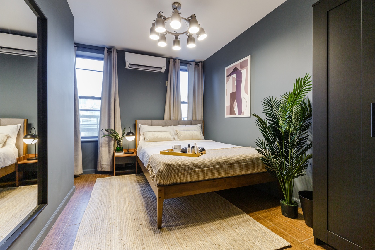  #267: Chinatown - Queen Bedroom B  -  #267: Chinatown  - Gallery -  9