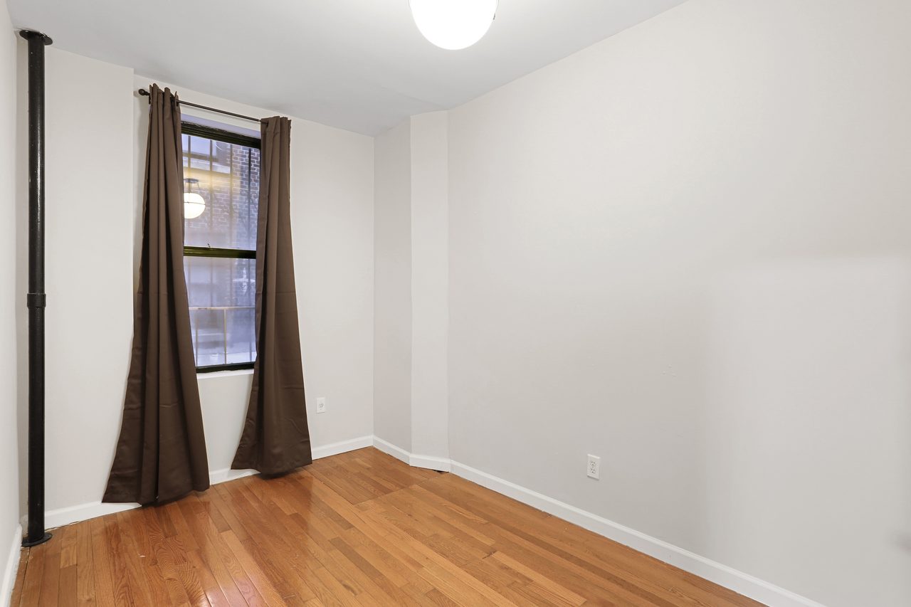 #893: East Harlem - Full Bedroom A - 9