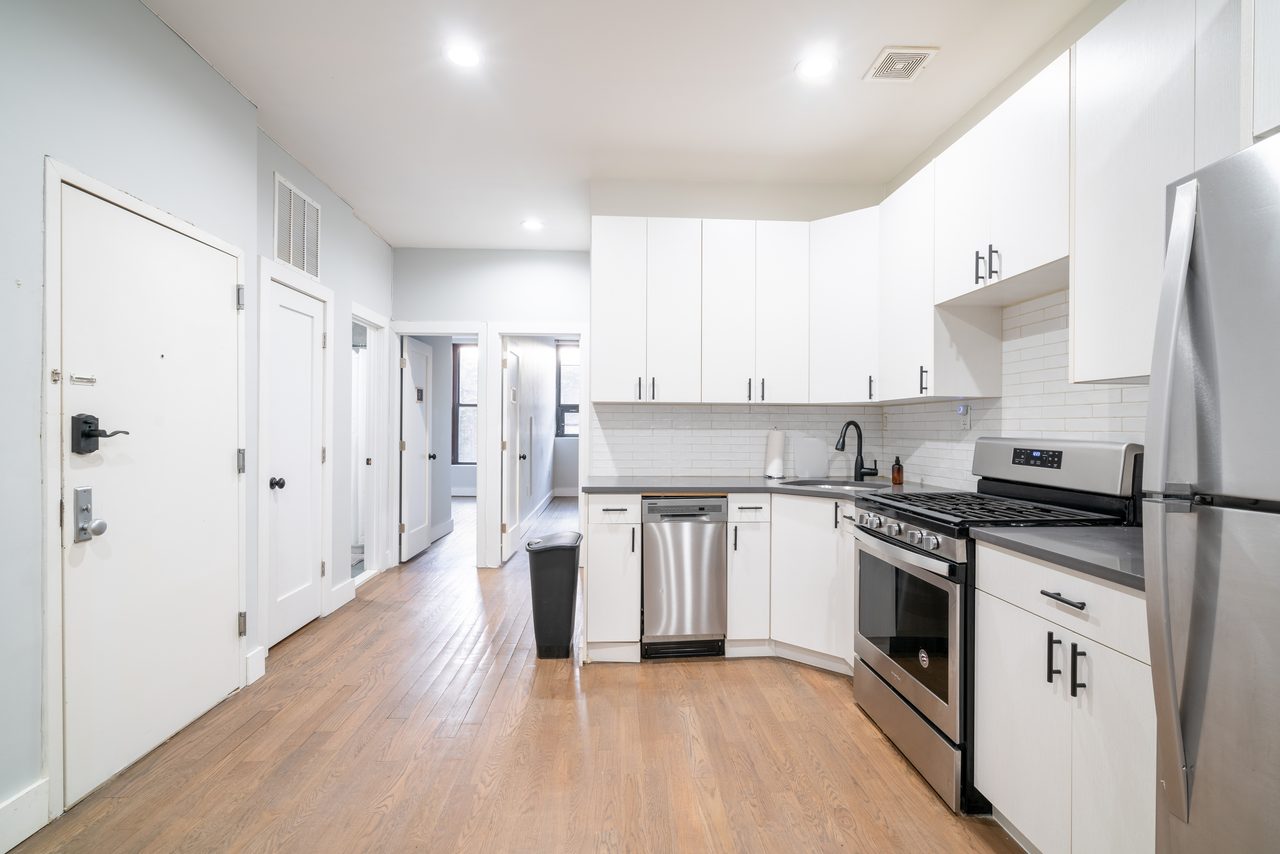 #1511: Central Harlem - Full Bedroom A - 5