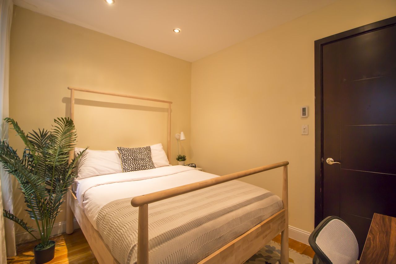 #366: Upper West Side - Full Bedroom A - 14