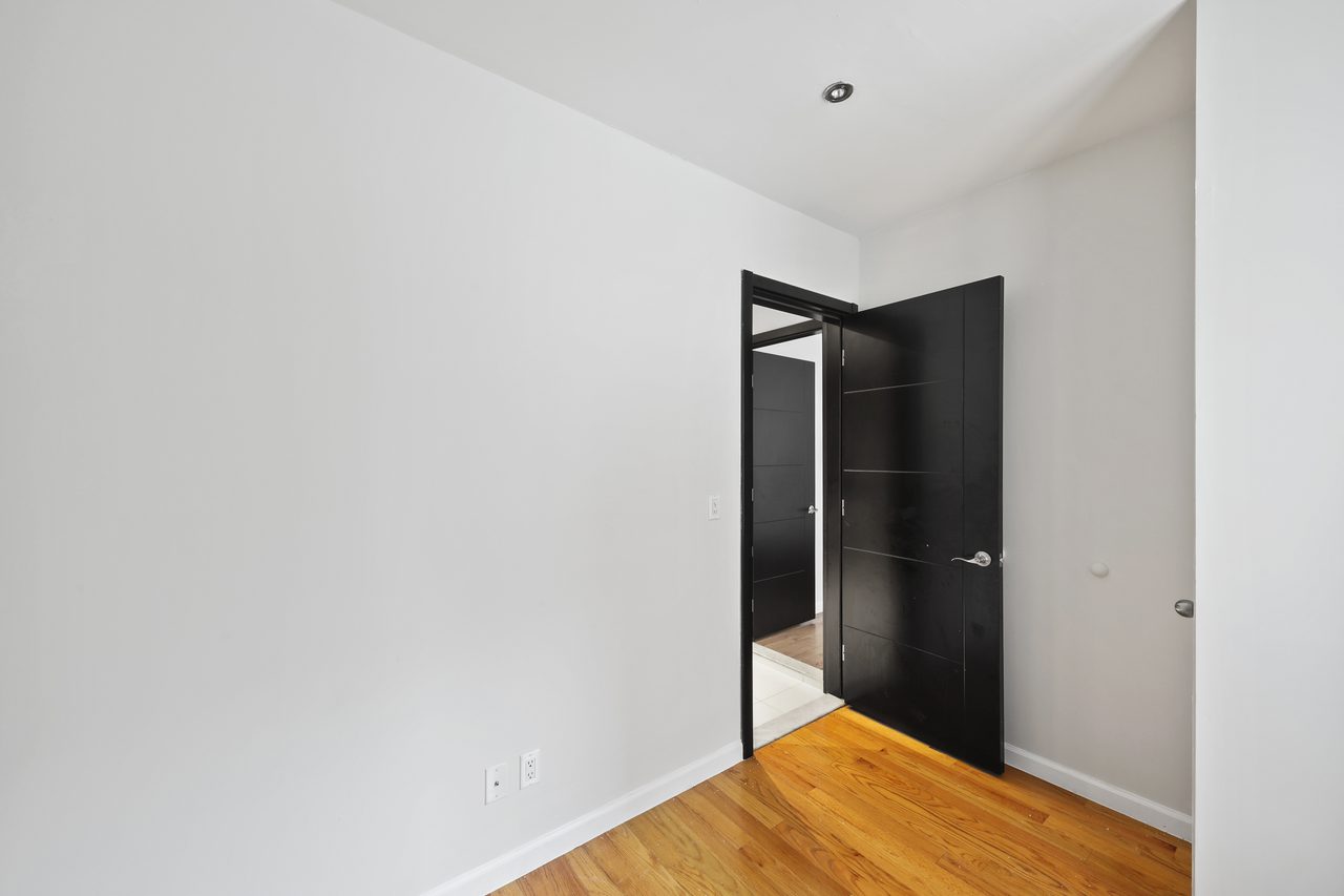 #784: Upper West Side - Full Bedroom C - 6