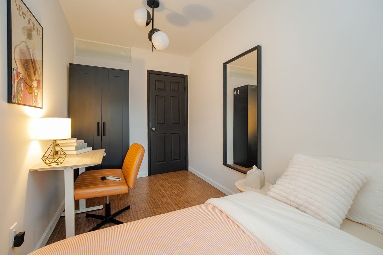 #269: Chinatown - Full Bedroom A - 11