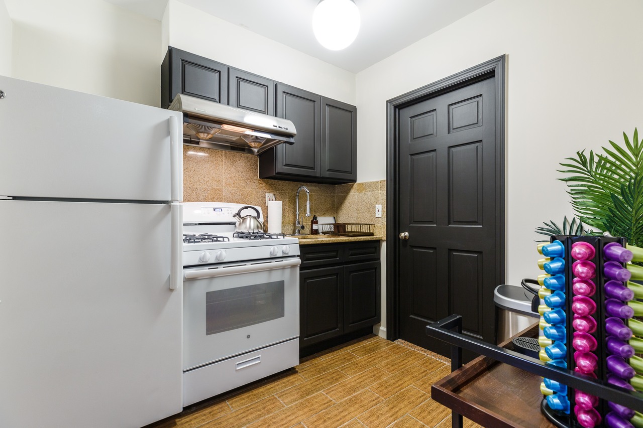  #269: Chinatown - Full Bedroom A  -  #269: Chinatown  - Gallery -  6