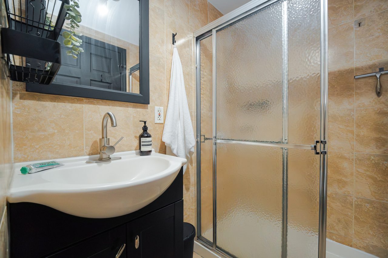 #269: Chinatown - Full Bedroom A - 23