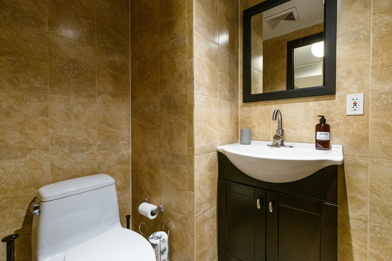  #269: Chinatown - Queen Bedroom B  -  #269: Chinatown  - Gallery -  3