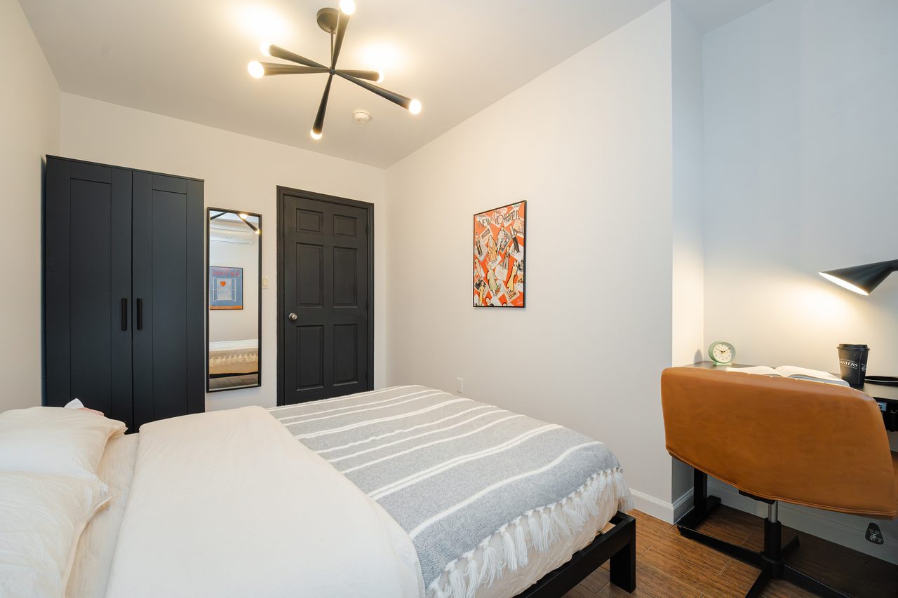 #269: Chinatown - Queen Bedroom B - 26