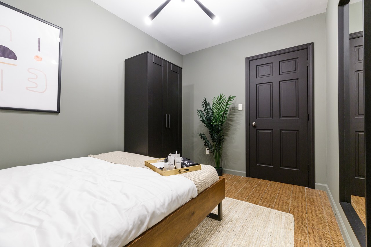 #269: Chinatown - Queen Bedroom B - #269: Chinatown - Gallery - 8
