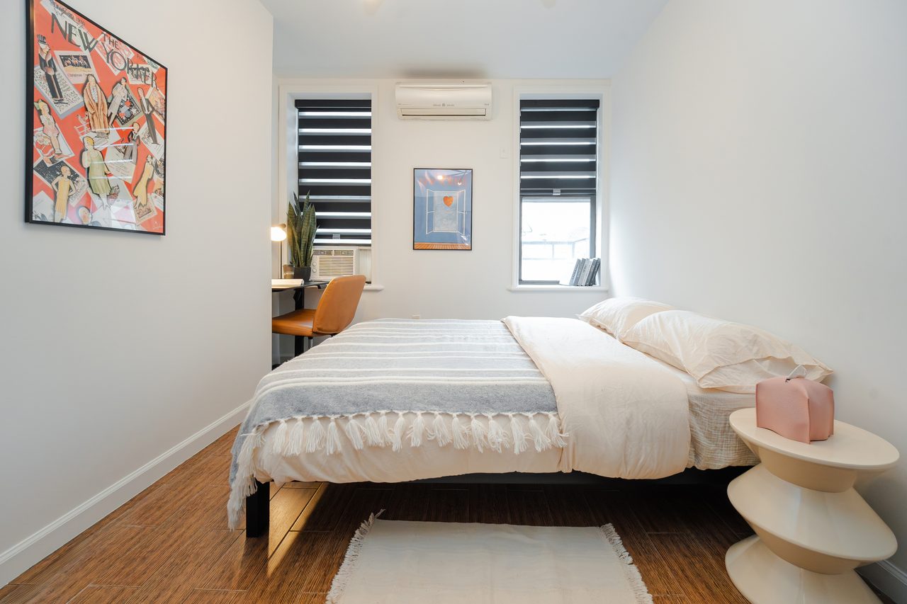 #269: Chinatown - Queen Bedroom B - 28