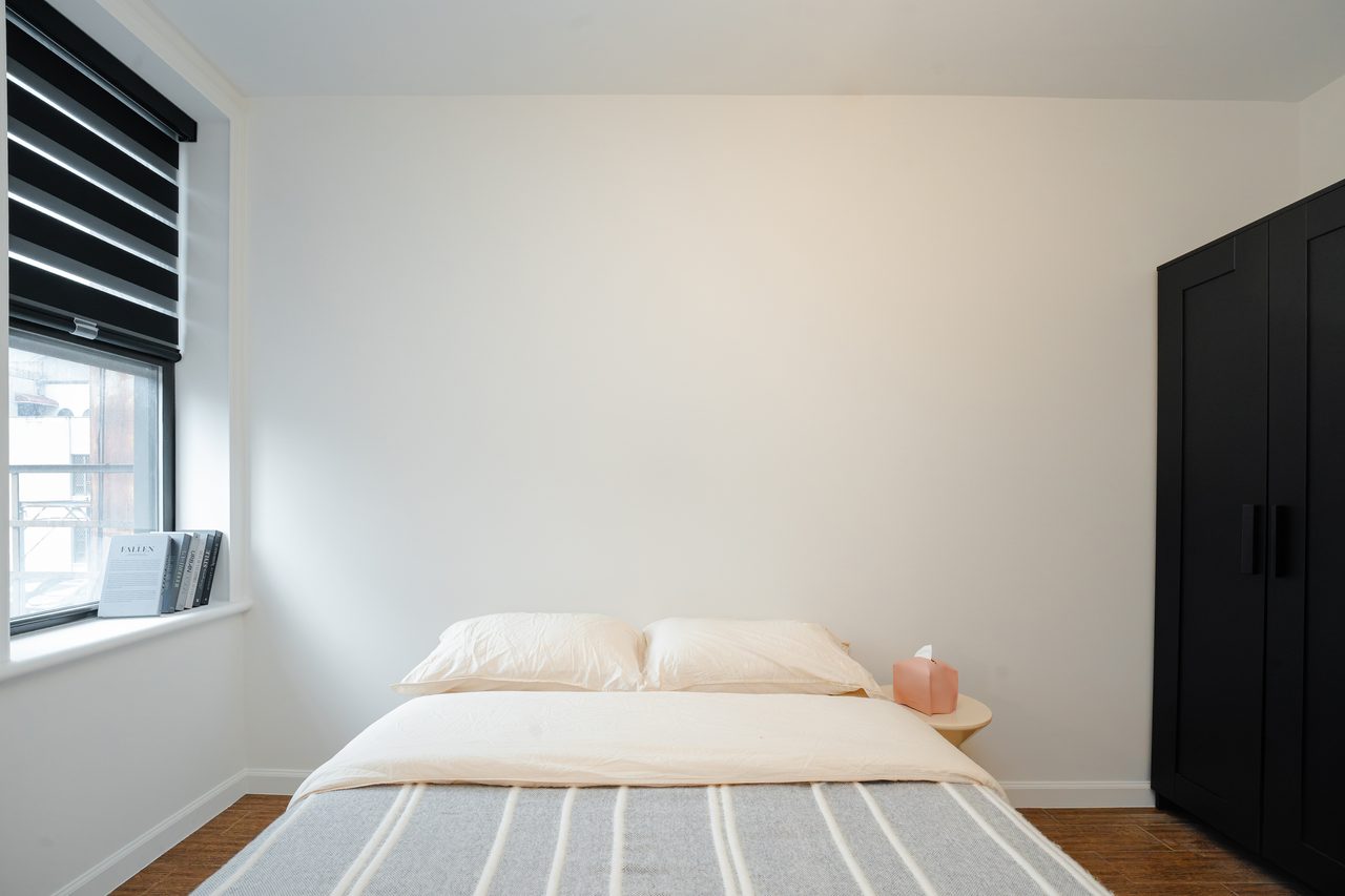 #269: Chinatown - Queen Bedroom B - 25