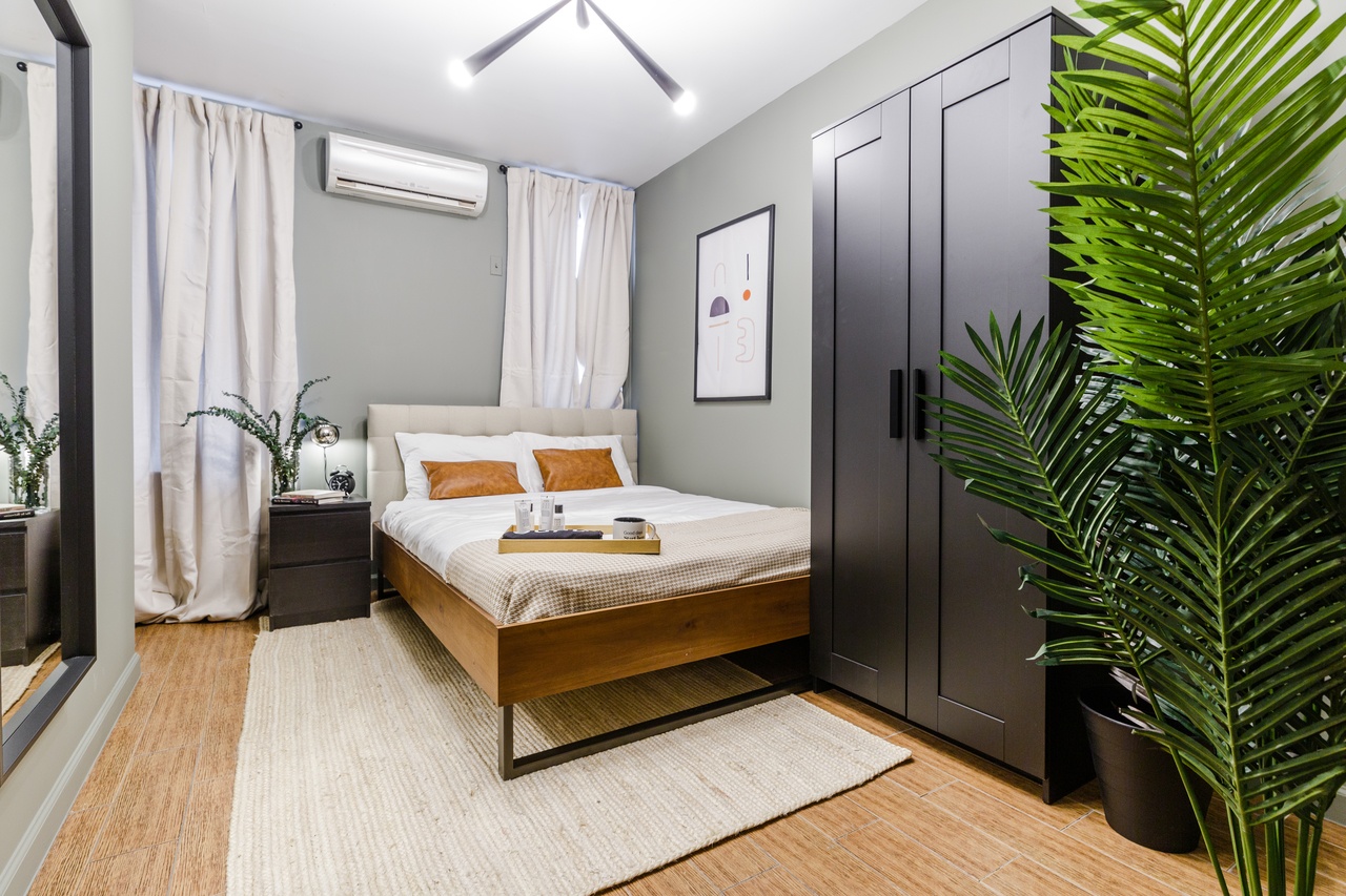  #269: Chinatown - Queen Bedroom B  -  #269: Chinatown  - Gallery -  9