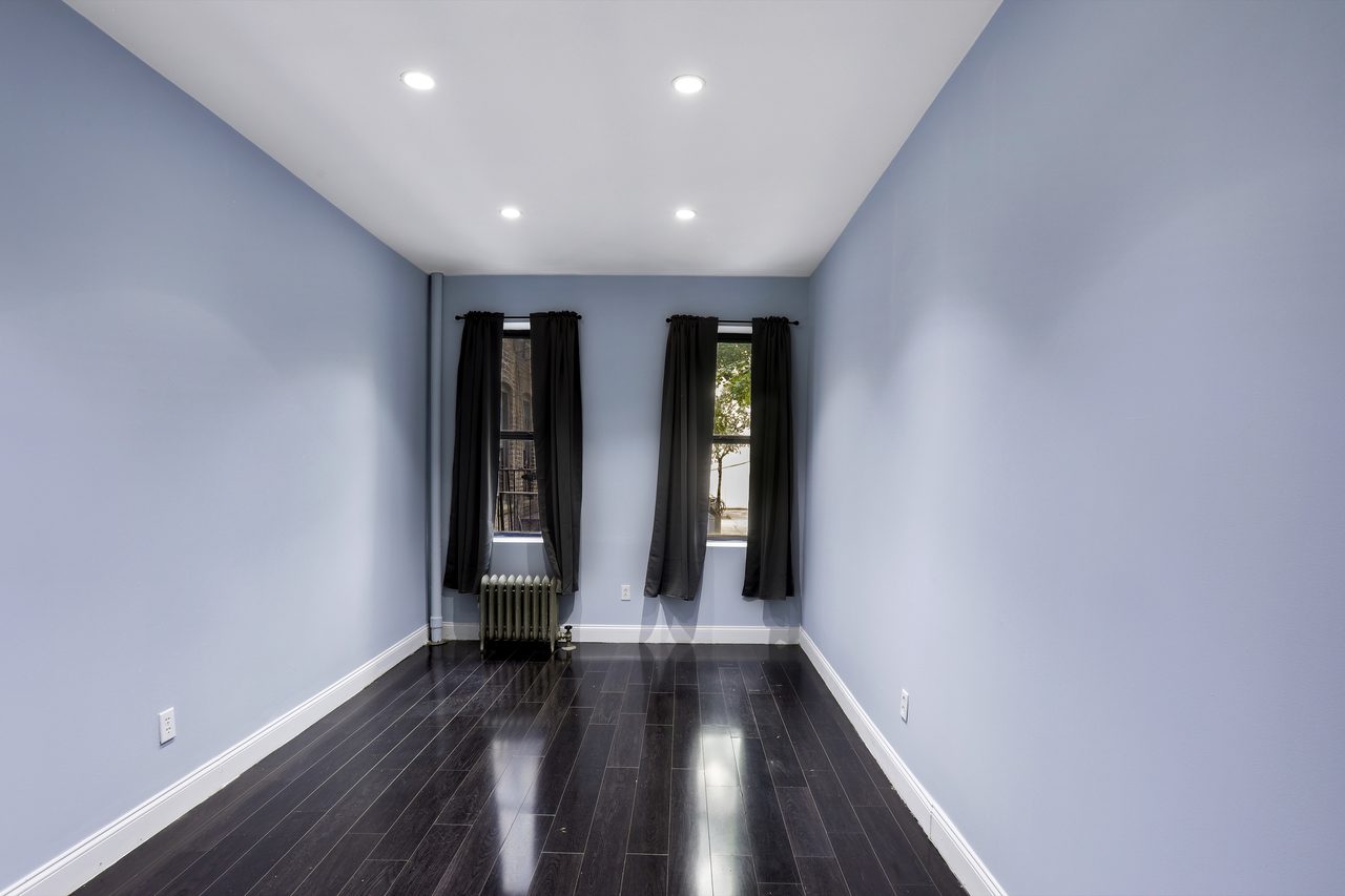 #697: East Harlem - Queen Bedroom A - 13