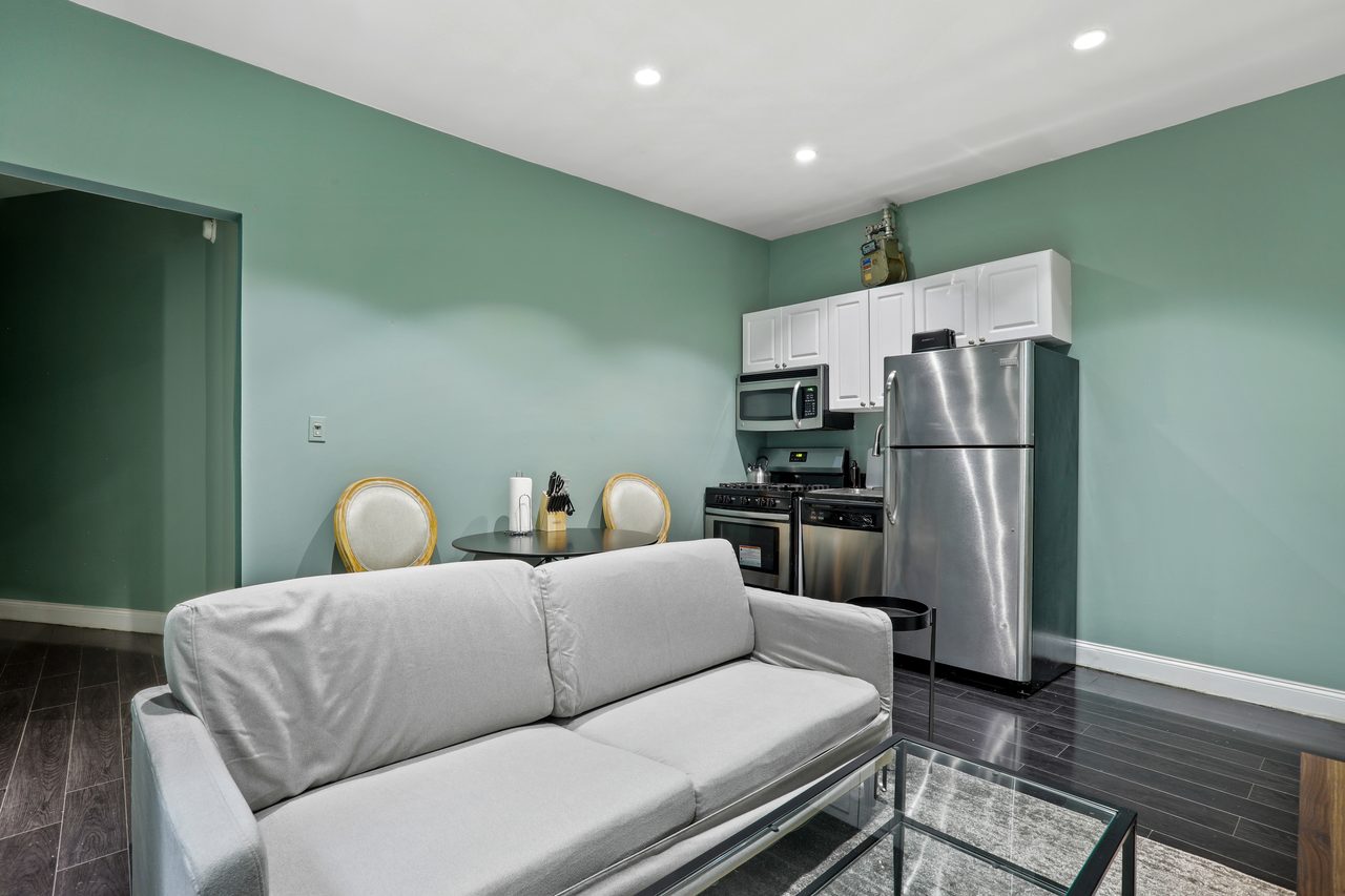 #697: East Harlem - Full Bedroom B - 9