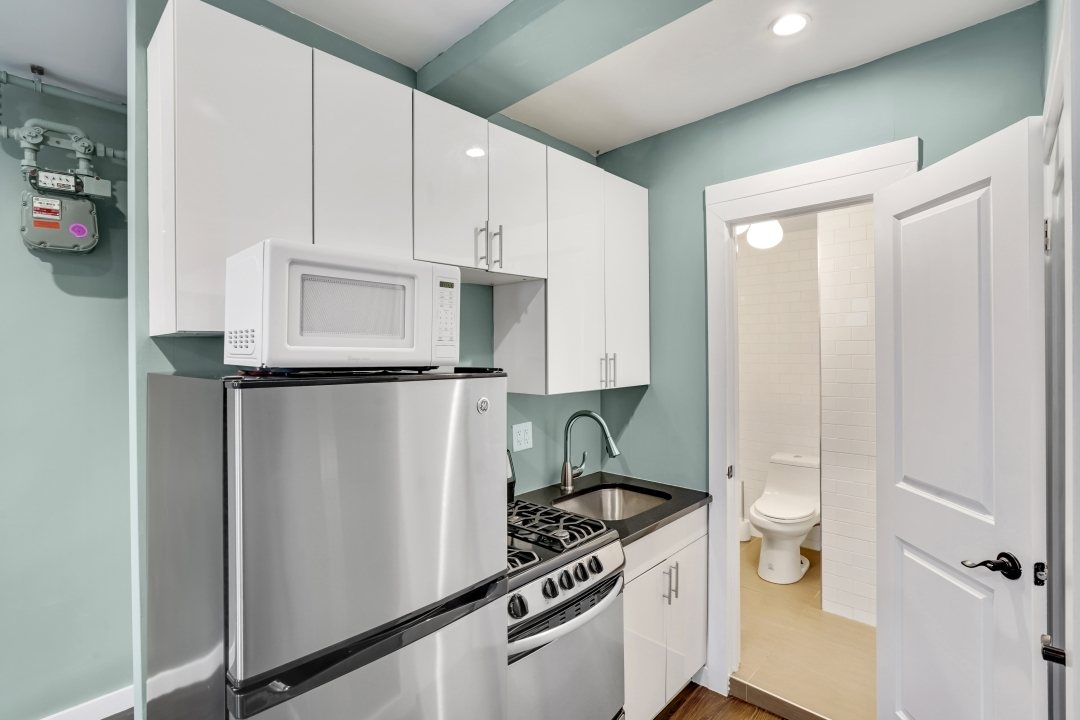 #406: East Village - Studio (Queen) - #406: East Village - Gallery - 2