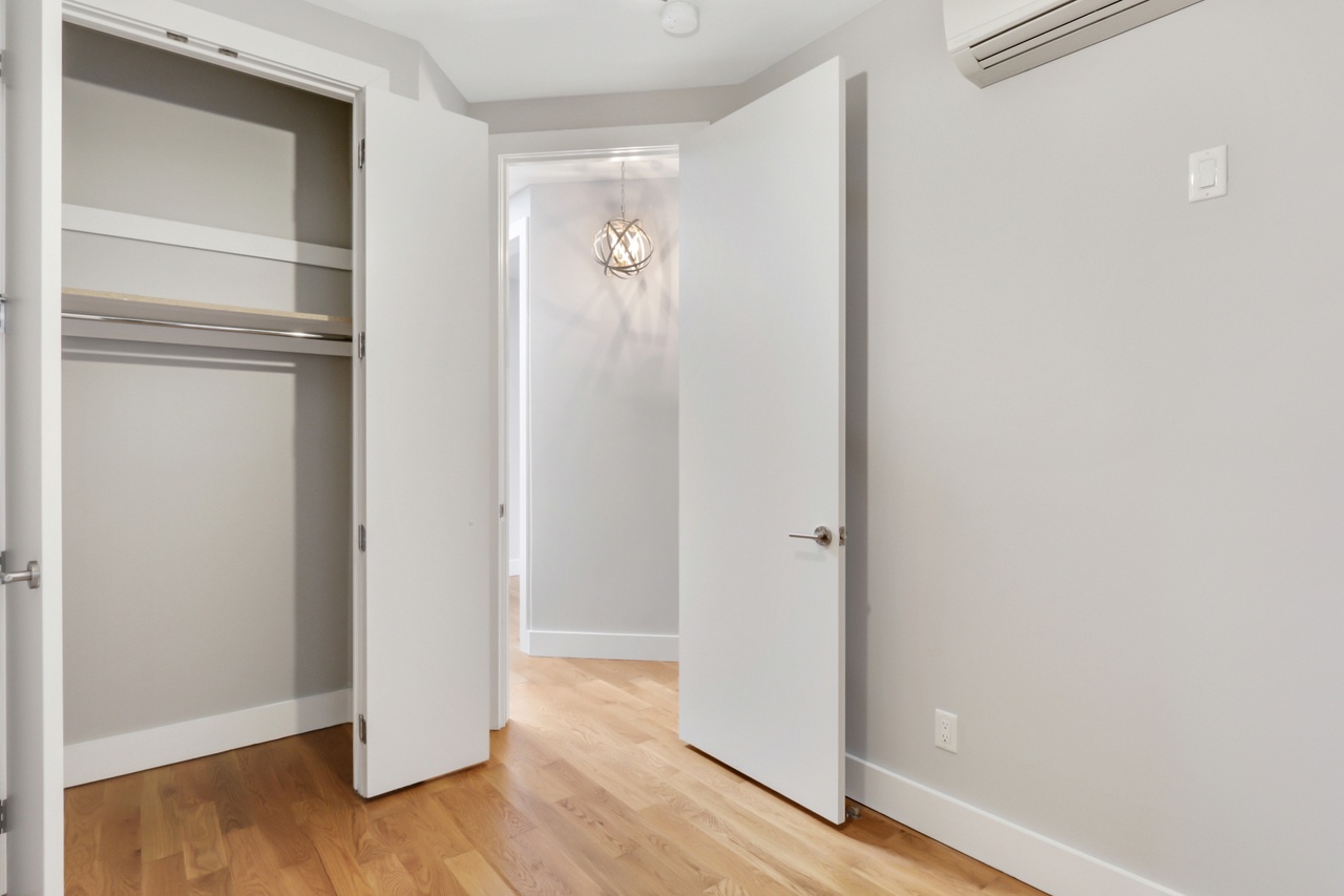 #438: Bedford-Stuyvesant - Full Bedroom E - #438: Bedford-Stuyvesant - Gallery - 3