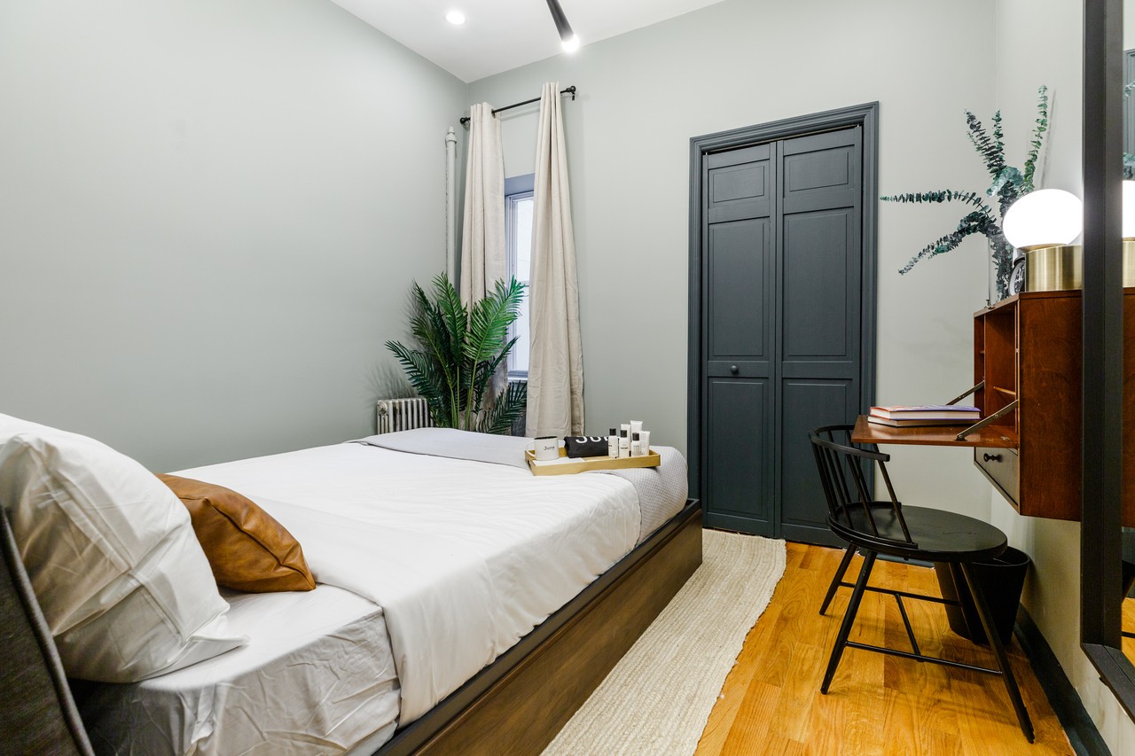 #274: Upper East Side - Queen Bedroom A - 9
