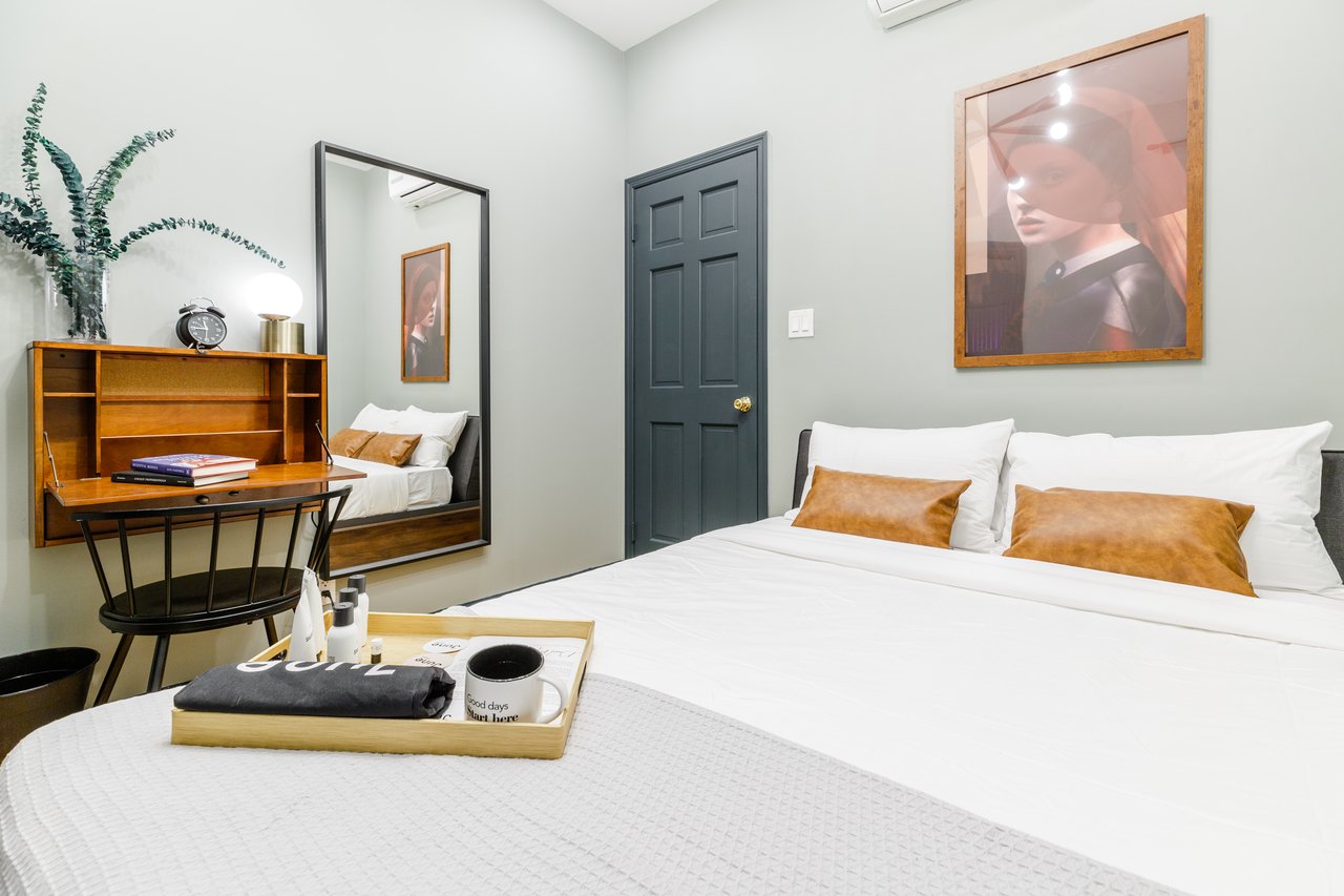 #274: Upper East Side - Queen Bedroom A - 8