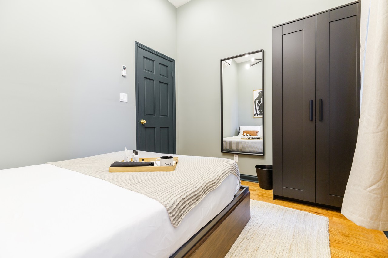 #274: Upper East Side - Queen Bedroom C - 8