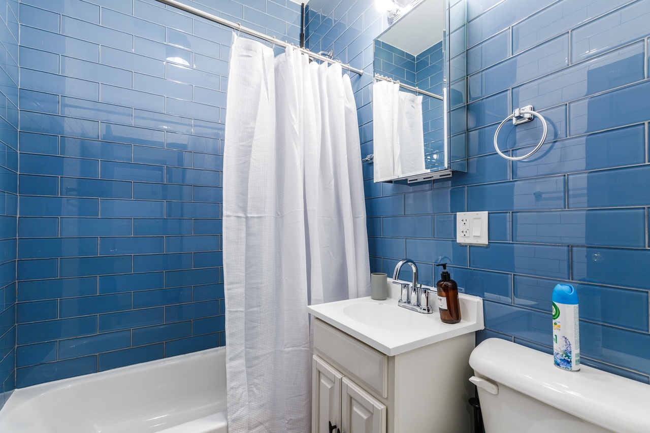  #274: Upper East Side - Queen Bedroom A  -  #274: Upper East Side  - Gallery -  4