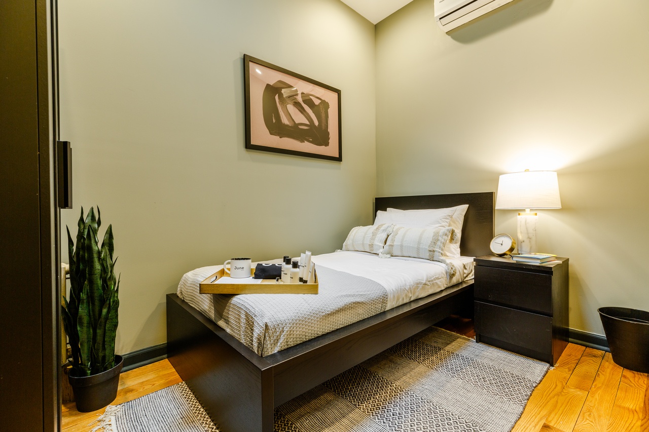 #274: Upper East Side - Twin Bedroom B - 1
