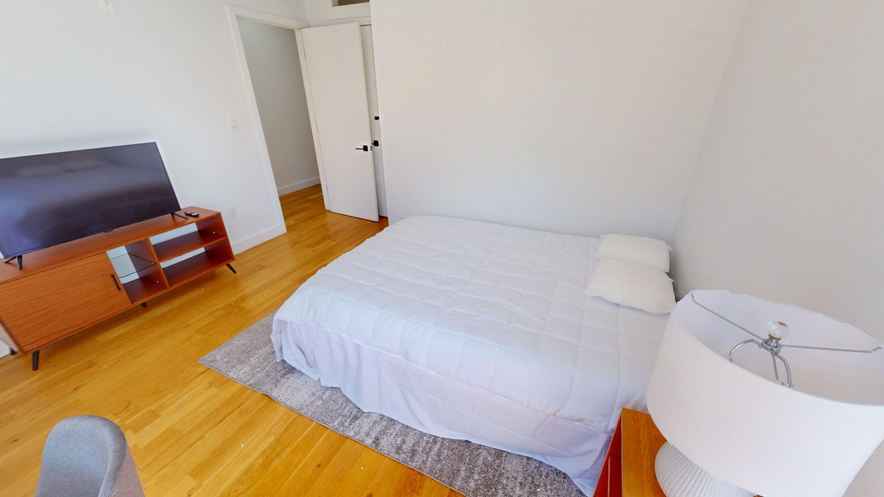#1467: Ridgewood - Full Bedroom D/w Private Bathroom - 11