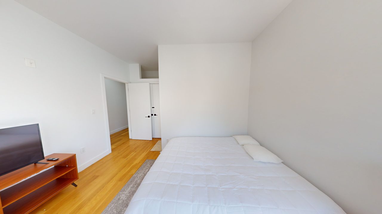#1467: Ridgewood - Full Bedroom D/w Private Bathroom - 1