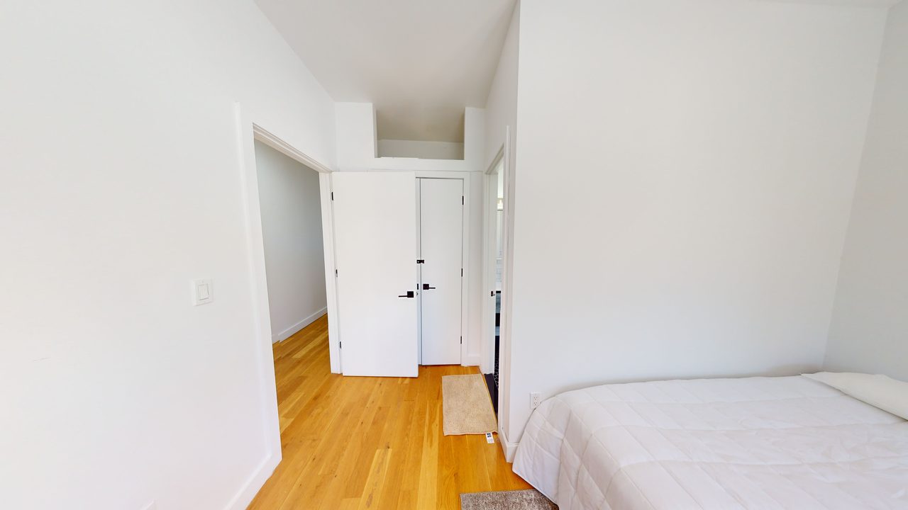 #1467: Ridgewood - Full Bedroom D/w Private Bathroom - 2