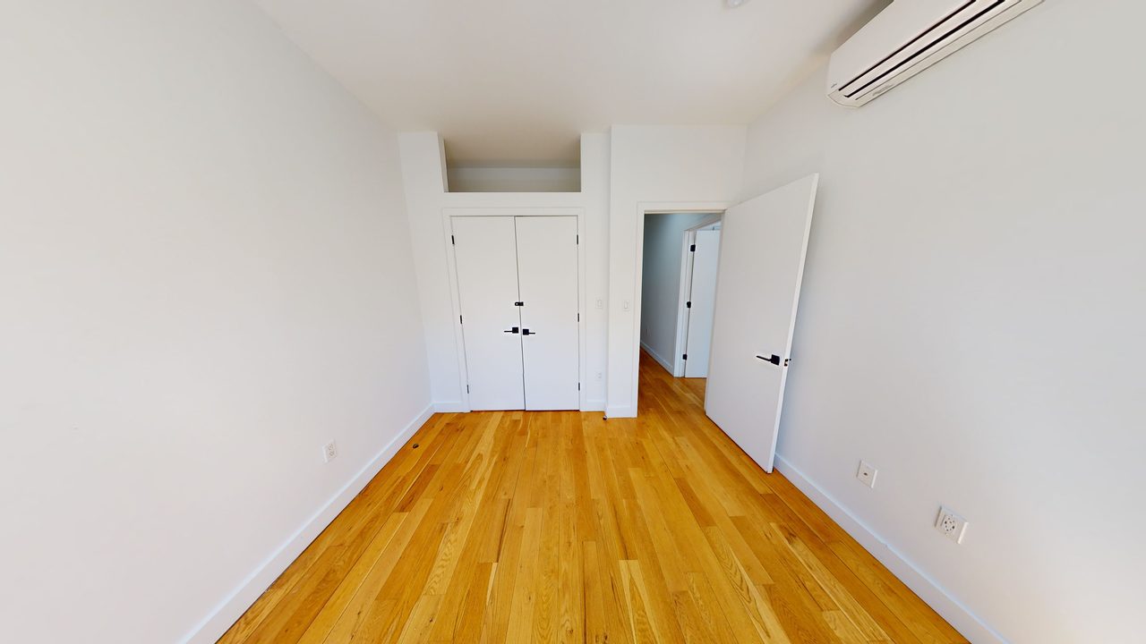 #1467: Ridgewood - Full Bedroom E - 1
