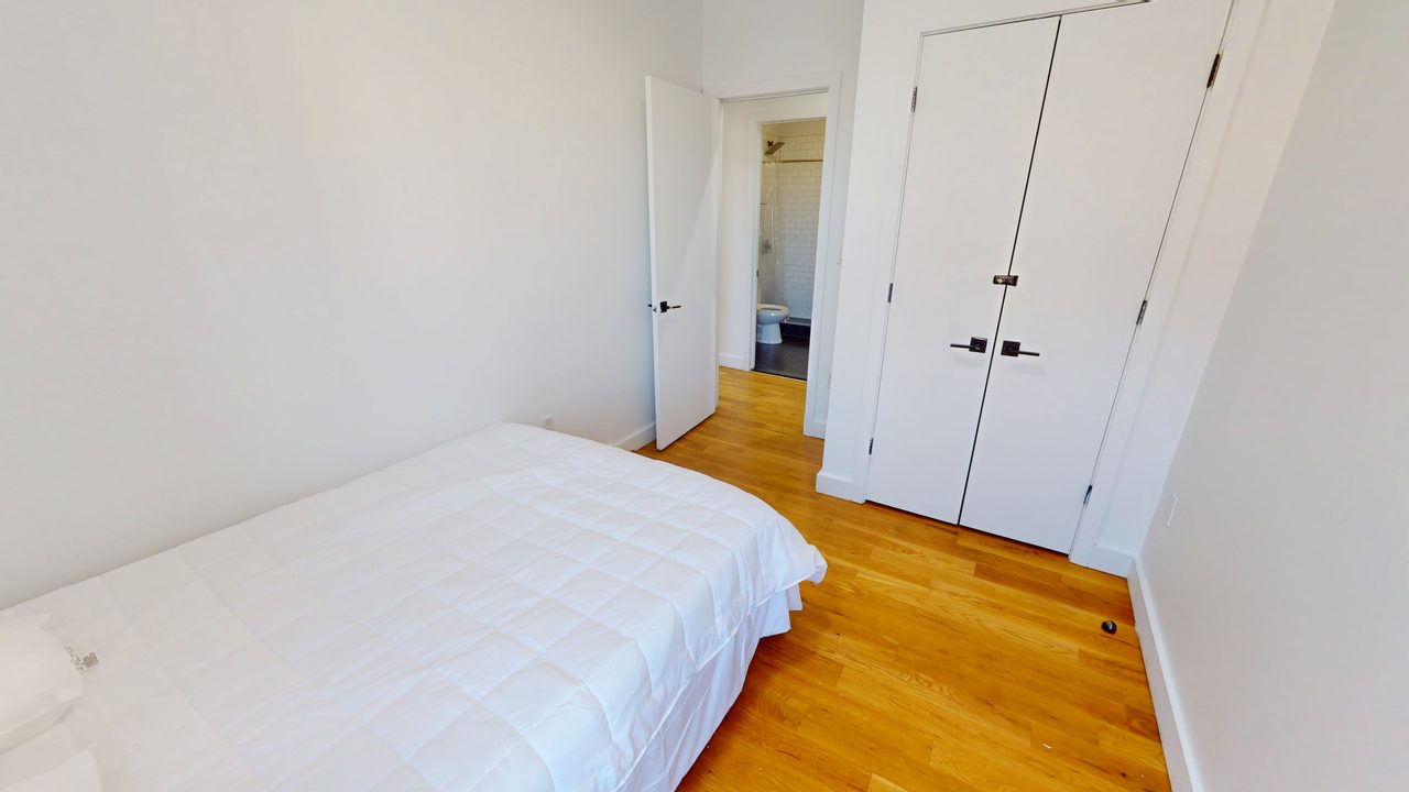 #1467: Ridgewood - Full Bedroom A - 6
