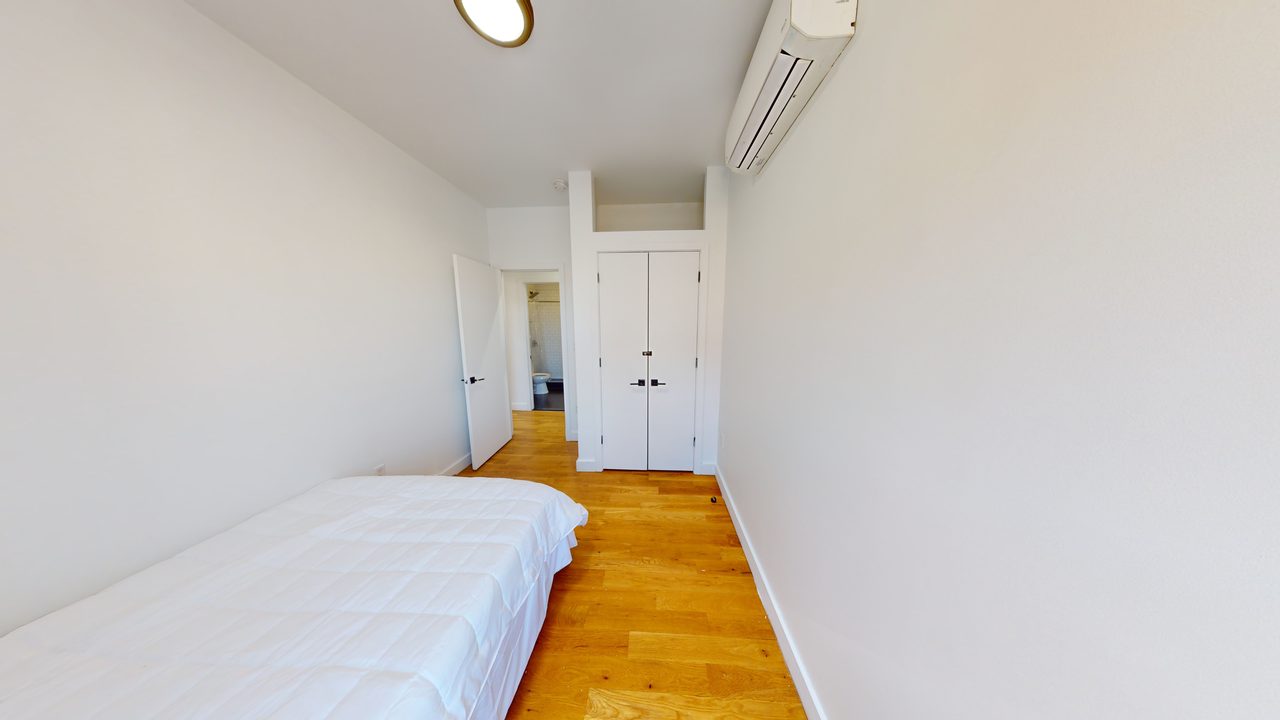 #1467: Ridgewood - Full Bedroom A - 9