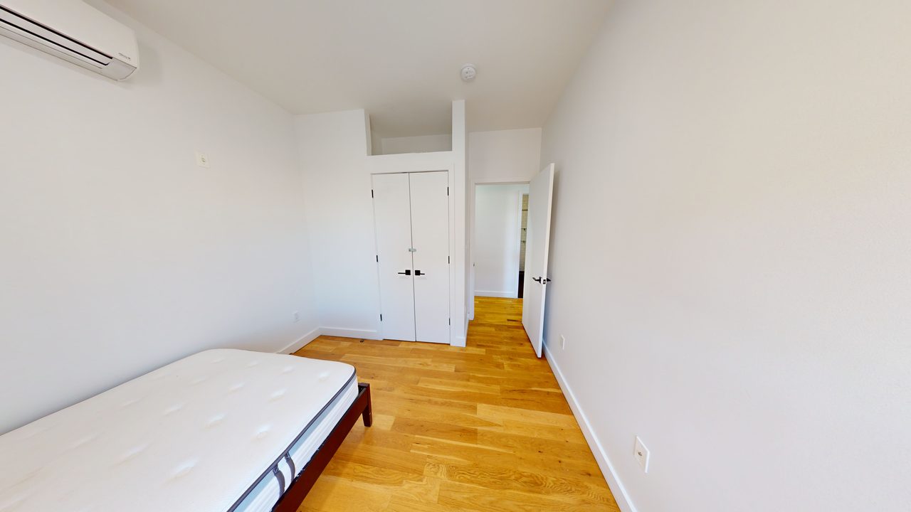 #1467: Ridgewood - Full Bedroom B - 3