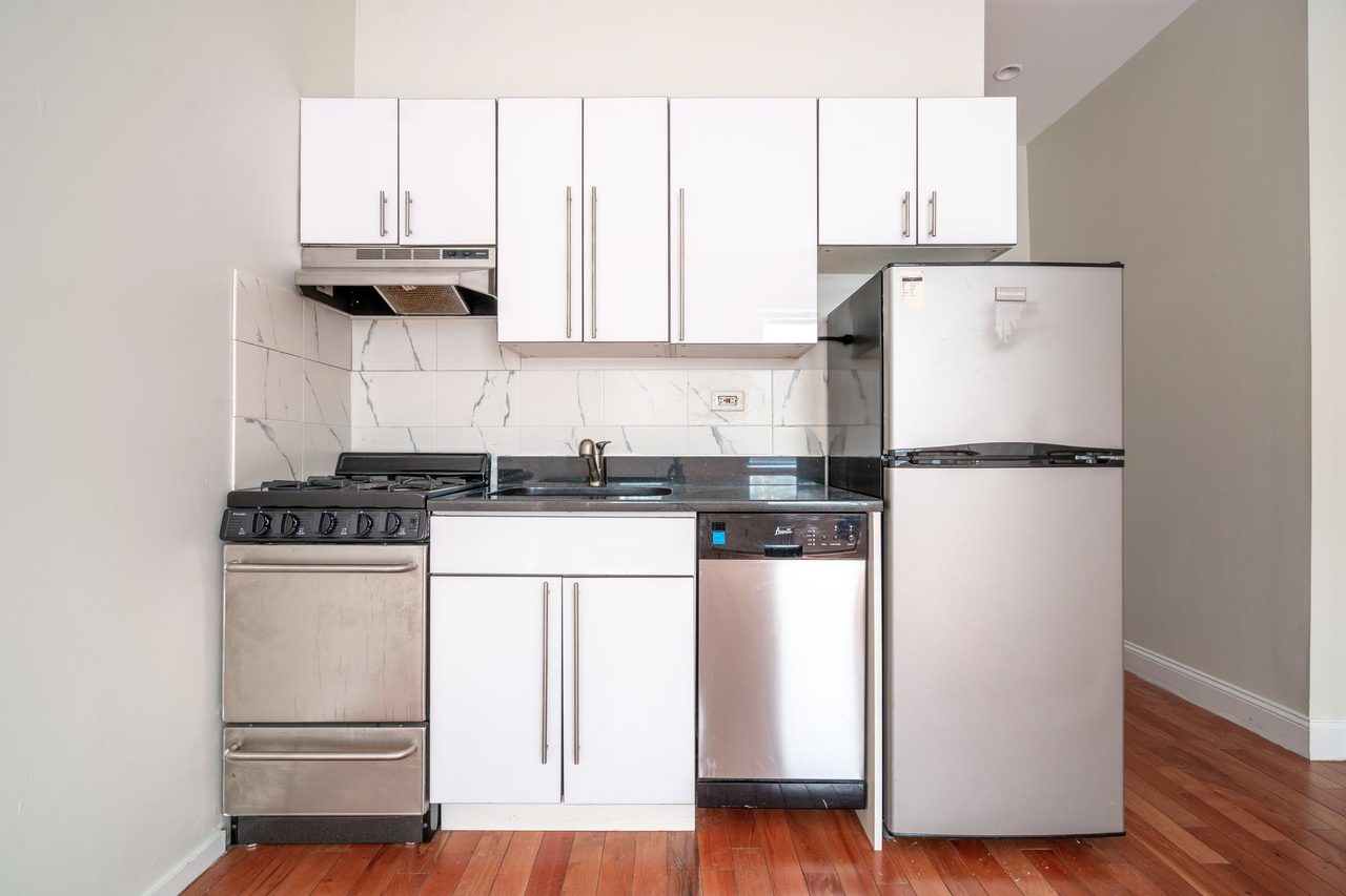 #1144: East Village - 1 Bedroom (Full) - 11