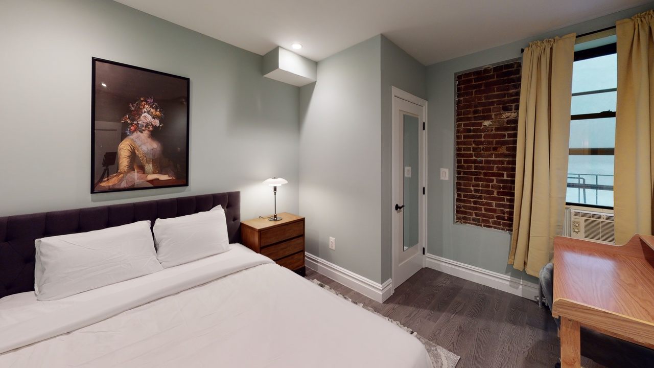  #558: East Village - Queen Bedroom A  -  #558: East Village  - Gallery -  3