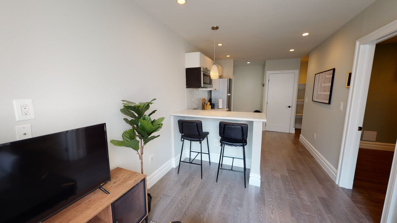#558: East Village - Queen Bedroom A - #558: East Village - Gallery - 11