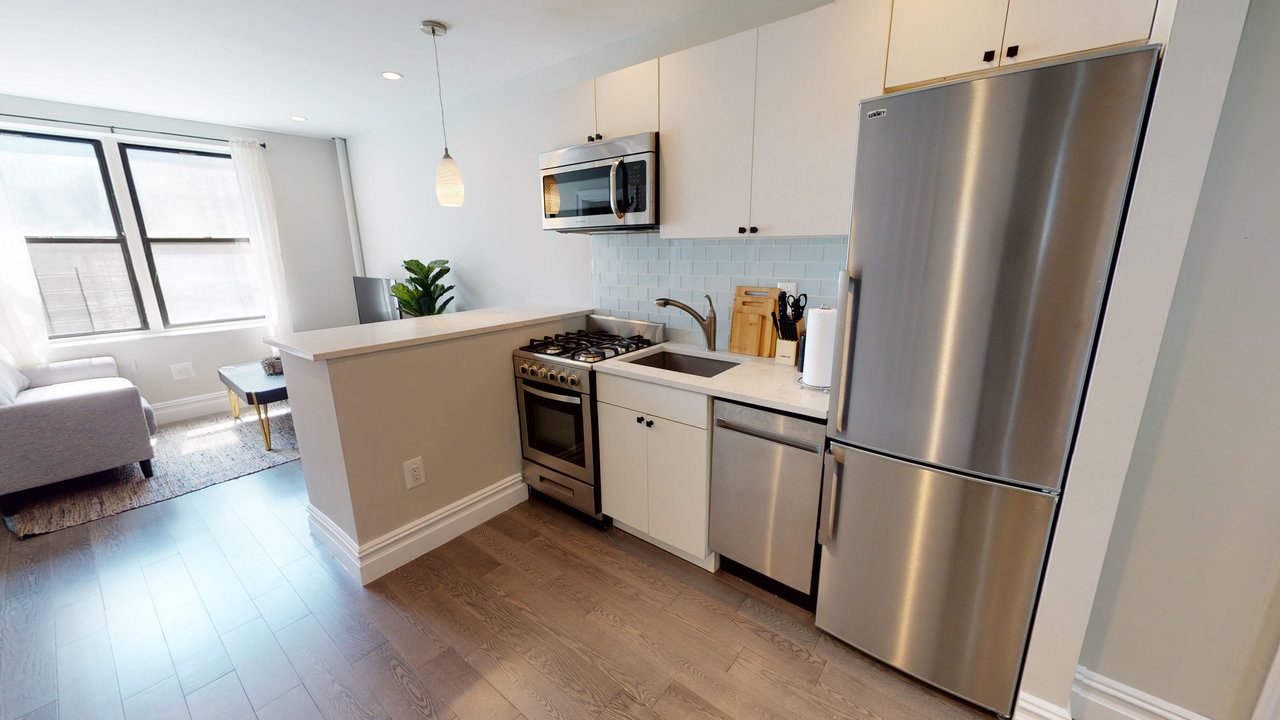 #558: East Village - Queen Bedroom A - #558: East Village - Gallery - 15