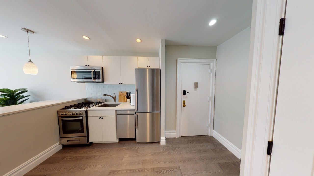 #558: East Village - Queen Bedroom A - #558: East Village - Gallery - 16