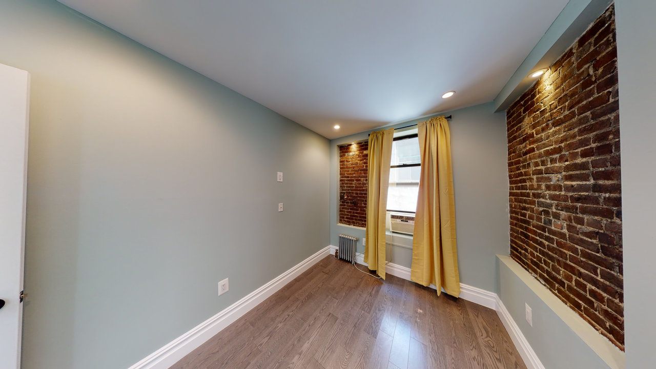  #558: East Village - Queen Bedroom B  -  #558: East Village  - Gallery -  5