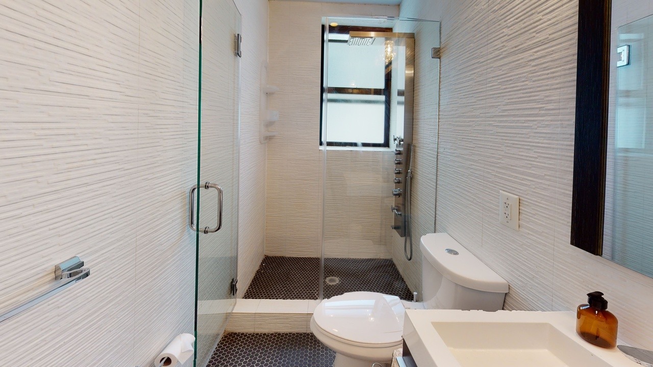 #558: East Village - Queen Bedroom B - #558: East Village - Gallery - 16