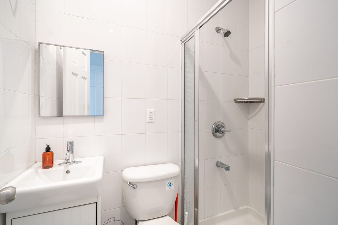 #1114: Midtown East - Full Bedroom B/w Private Bathroom - #1114: Midtown East - Gallery - 4