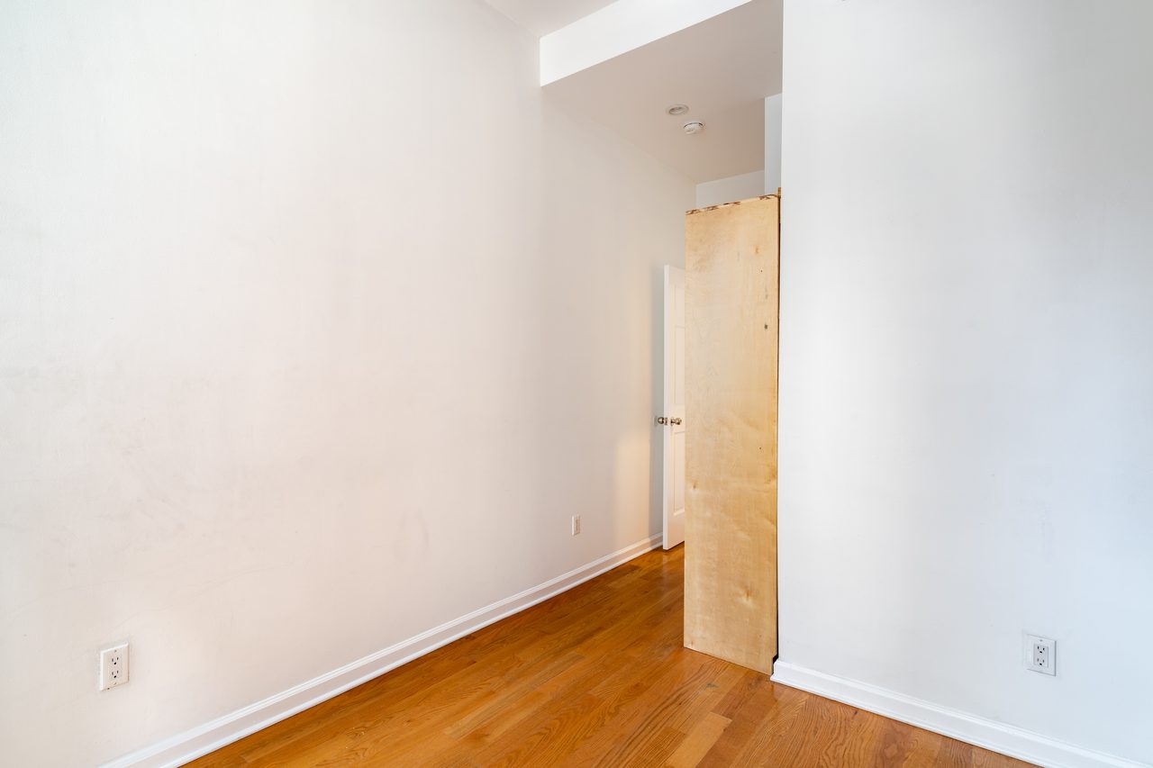 #1114: Midtown East - Full Bedroom B/w Private Bathroom - #1114: Midtown East - Gallery - 3