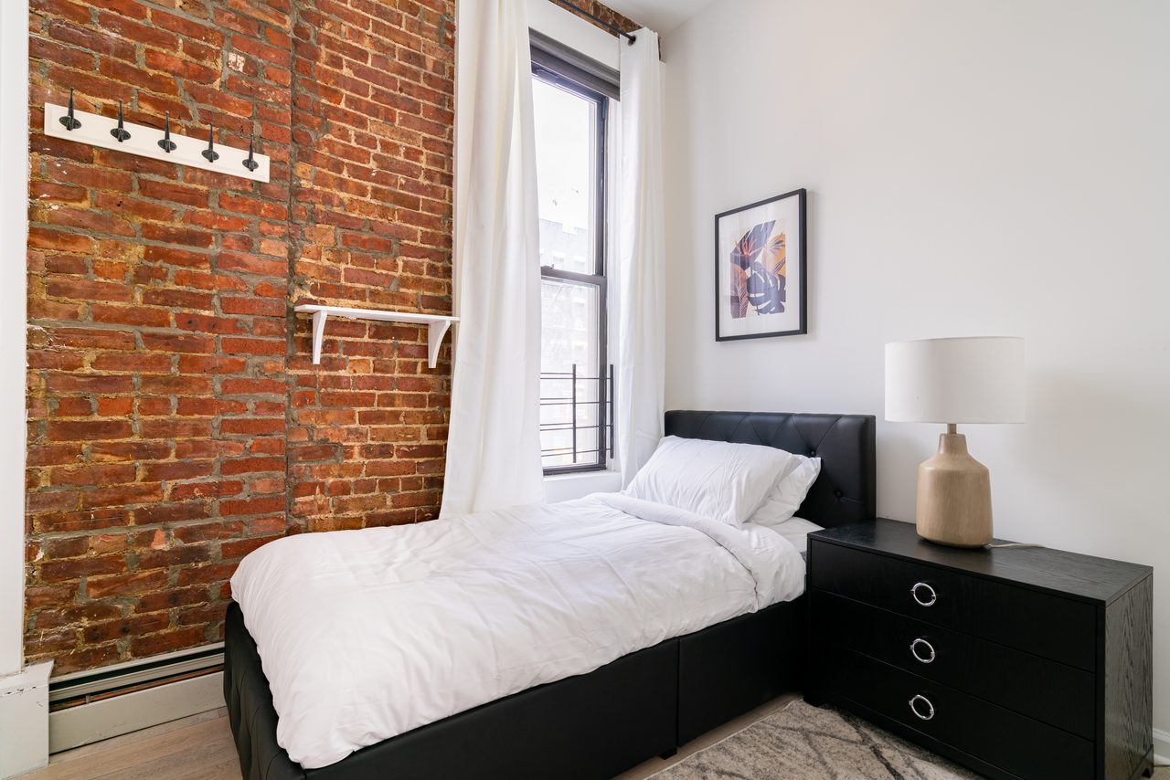  #1114: Midtown East - Twin Bedroom C/w Private Bathroom  -  #1114: Midtown East  - Gallery -  2