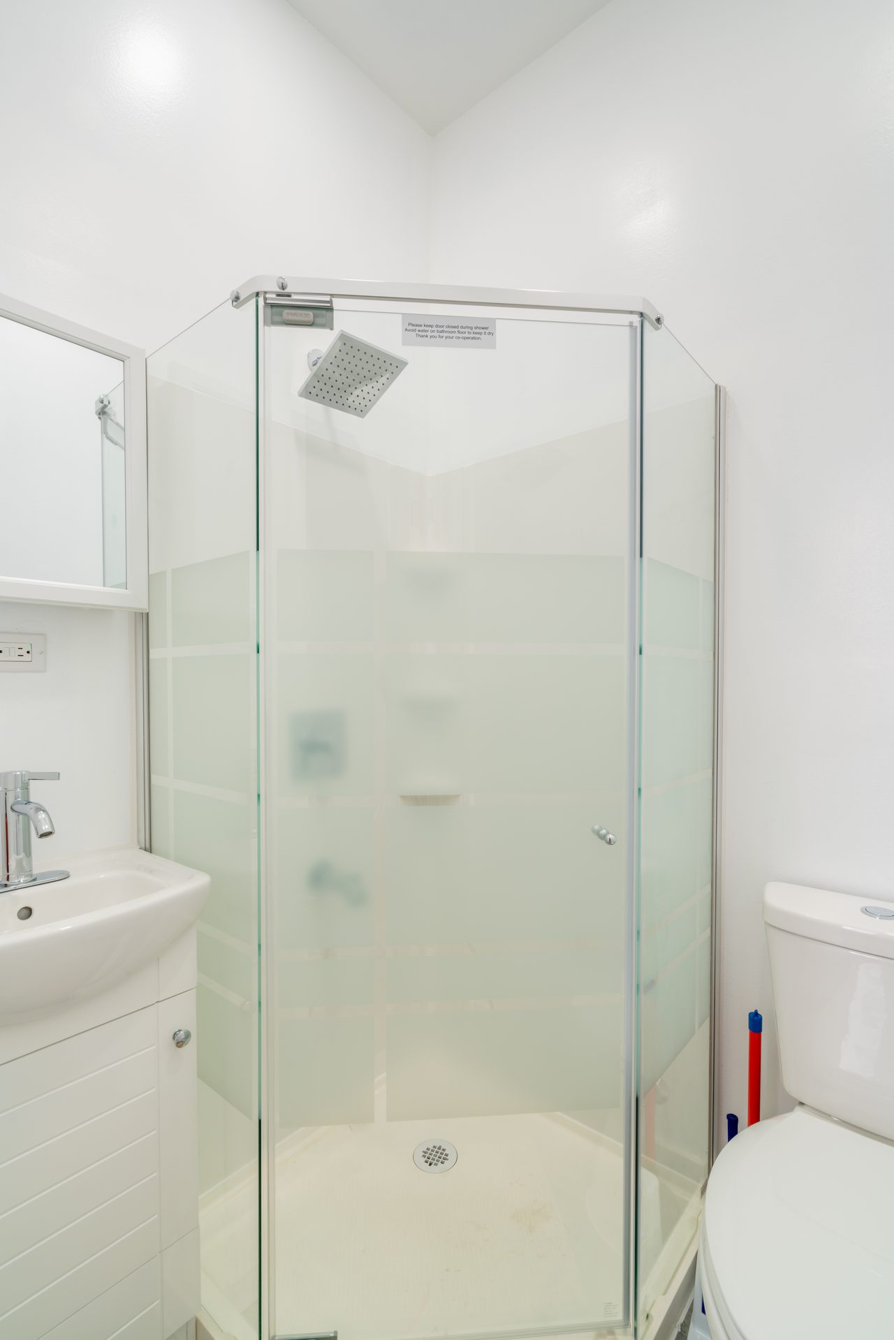 #1114: Midtown East - Twin Bedroom C/w Private Bathroom - #1114: Midtown East - Gallery - 5