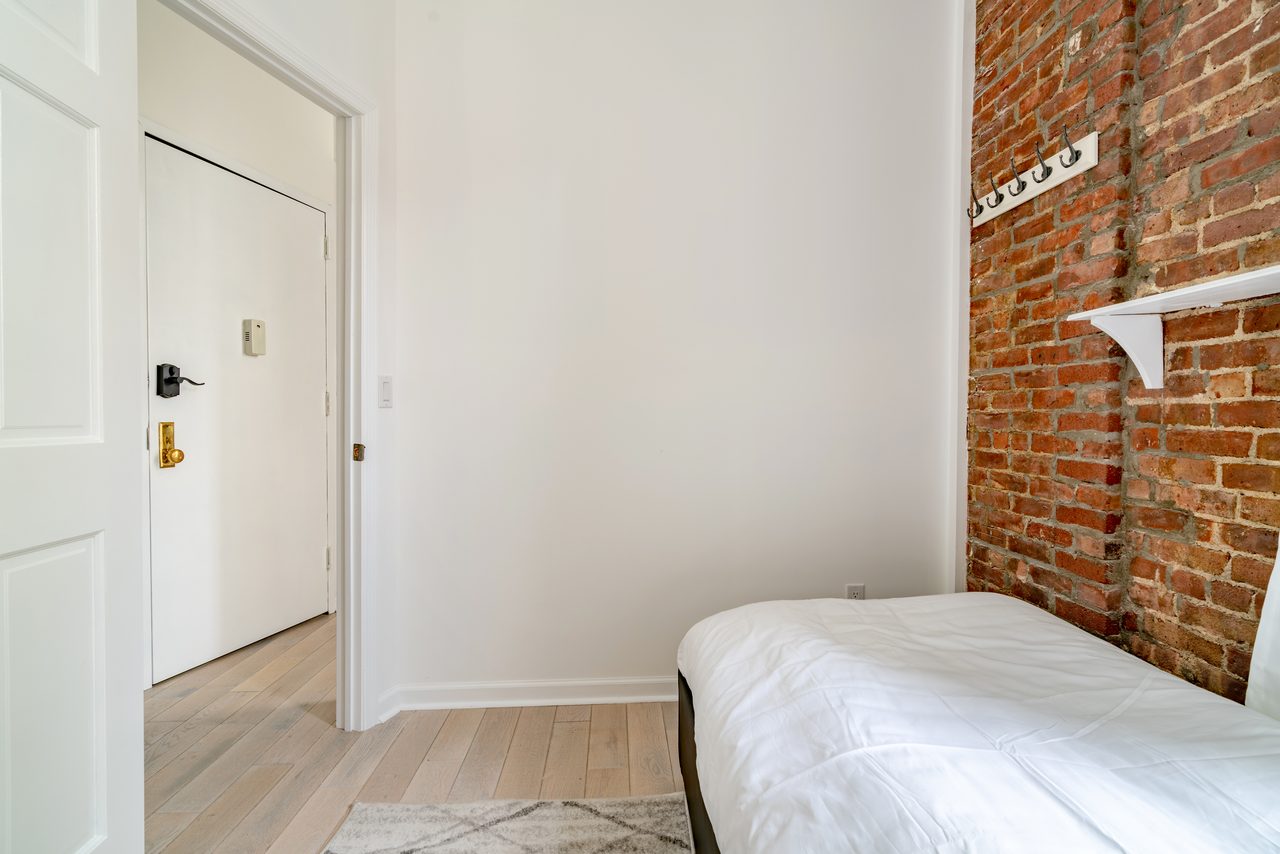 #1114: Midtown East - Twin Bedroom C/w Private Bathroom - #1114: Midtown East - Gallery - 4