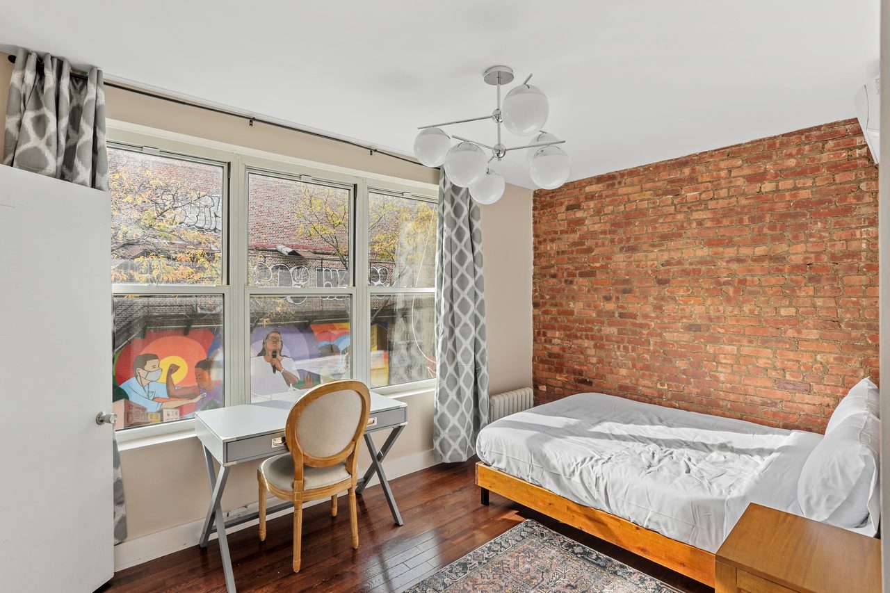 #749: Prospect Park South - Queen Room A - 3